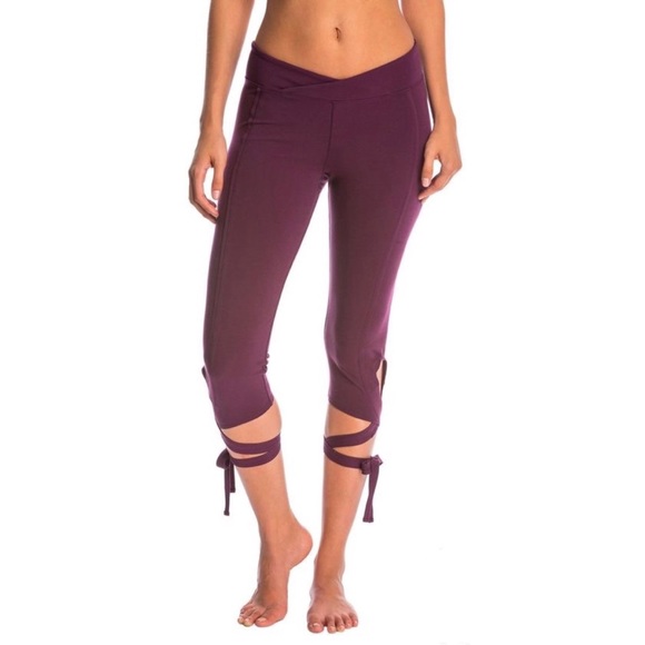 Free People Pants - FREE PEOPLE MOVEMENT Purple Turn Out Cropped Leggings